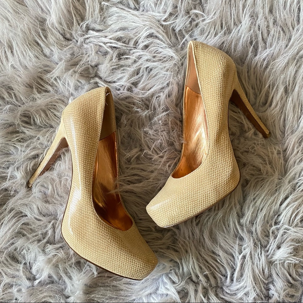 BCBGeneration Cream Embossed Platform Heels Size 9